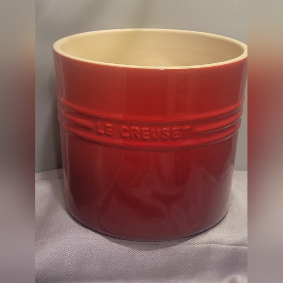 Cherry Red Le Creuset 2QT Food Container **Missing Lid & Scoop** - Picture 2 of 7
